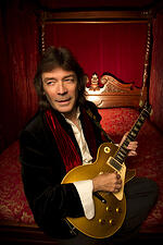 steve hackett, gibson guitarist, steve hacket gibson, 